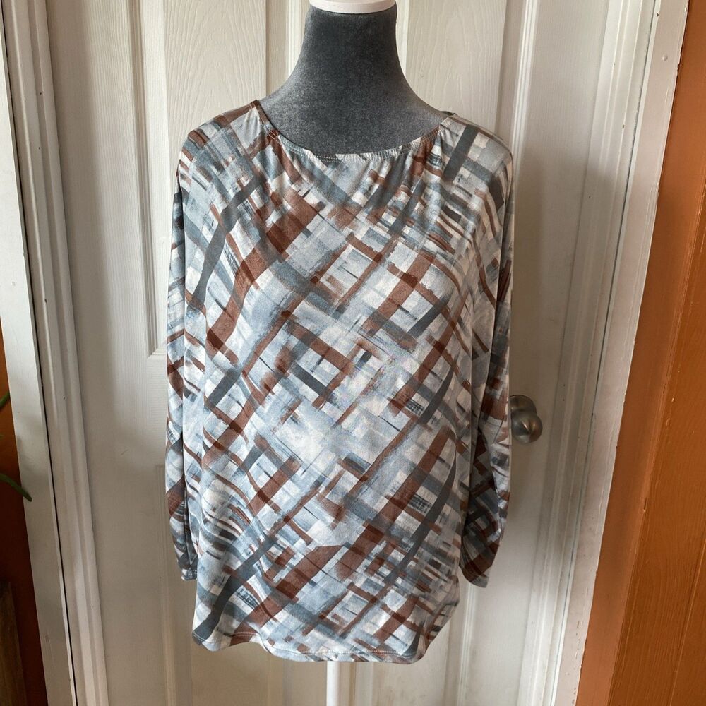 The Zig Zag Stripe Blouse Women’s Size Small Round Neck Long Sleeve Light